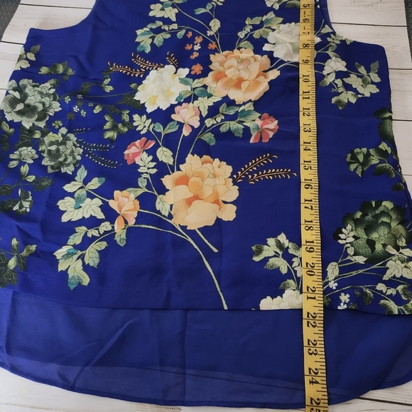 Rose + Olive Floral Blue Sleeveless Top Size Medium - Picture 10 of 10